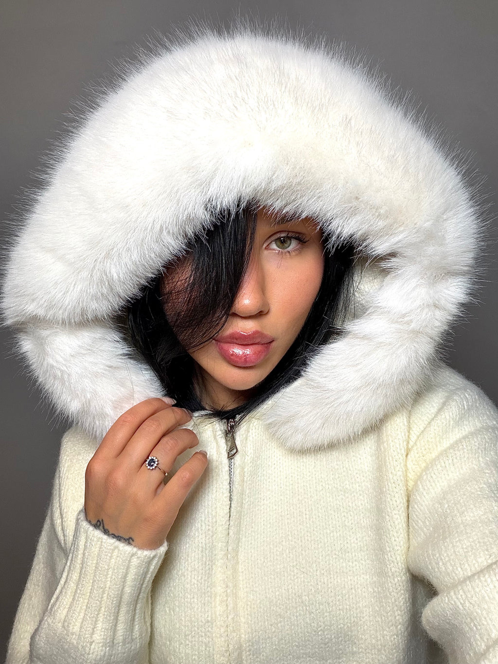 Bell Wool Zip - White